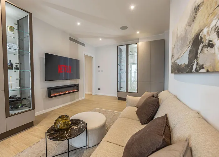 Luxury 2 Bedroom Apartment In Central Milan